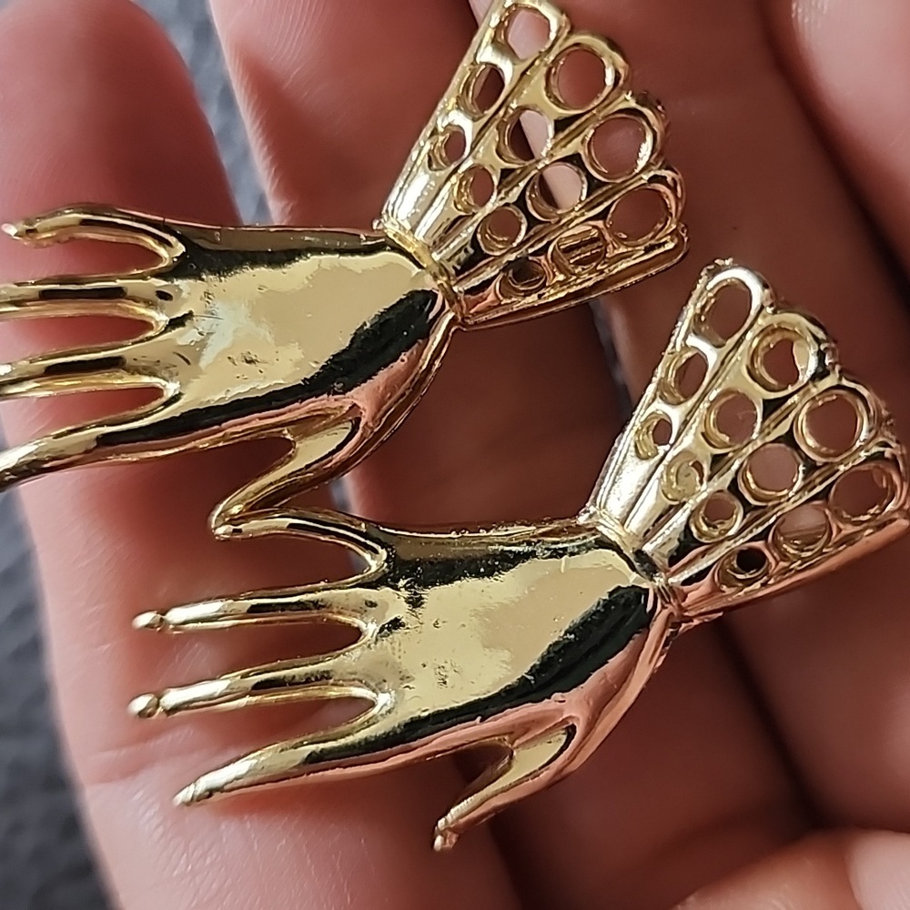 VTG Gold Hand-Shaped Brooches - Picture 3 of 7